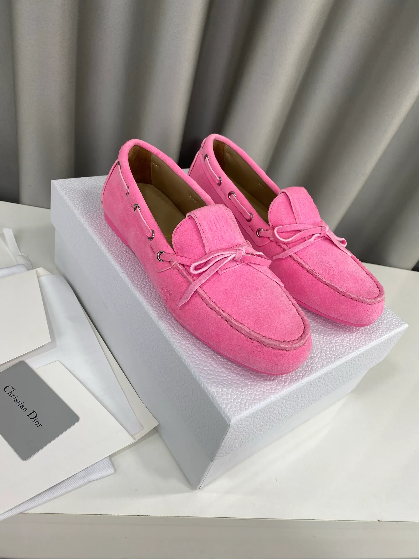👟👟Ex-factory price 480👟👟 "Exclusive top version" DIOR Dior~25vs spring and summer popular casual flat loafer series... A shoe that does not clash with shirts, simple partition design, a spring must-have, can be worn with any pants or skirt, very comfortable and good-looking on the feet... ❶Fabric: original customized cow suede ❷Inner lining: original customized sheepskin ❸Foot pads: sheepskin ❹Outsole: Original molded wear-resistant rubber ❺Number of codes: 35-39 (40 customizations are not returnable) ❻Packaging: Original full set of packaging ☀Color: 5 colors available simultaneously on the official website